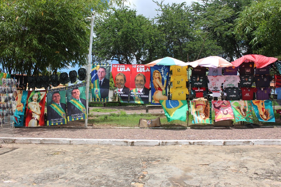 Justi?a Eleitoral determina remo??o de toalhas com apoio a Lula e Bolsonaro das ruas de Teresina ? Foto: Layza Mour?o/g1