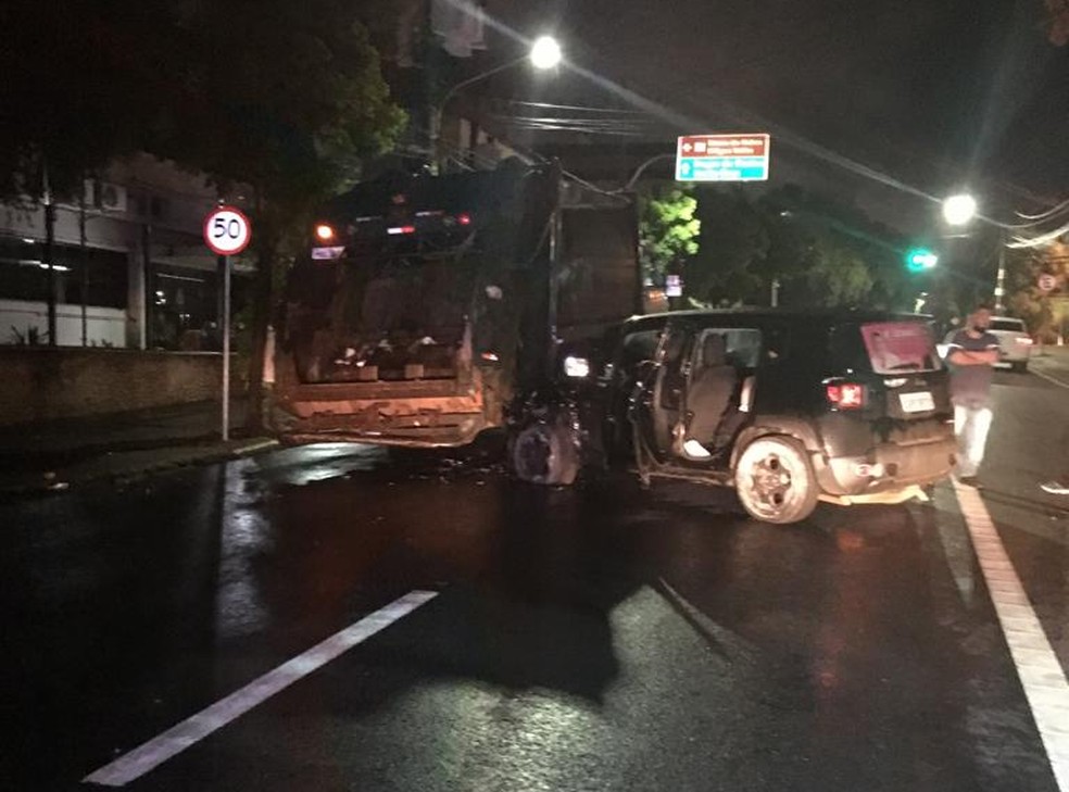 Acidente na Avenida GetÃºlio Vargas, em CuiabÃ¡. â Foto: PolÃ­cia Civil-MT/Assessoria