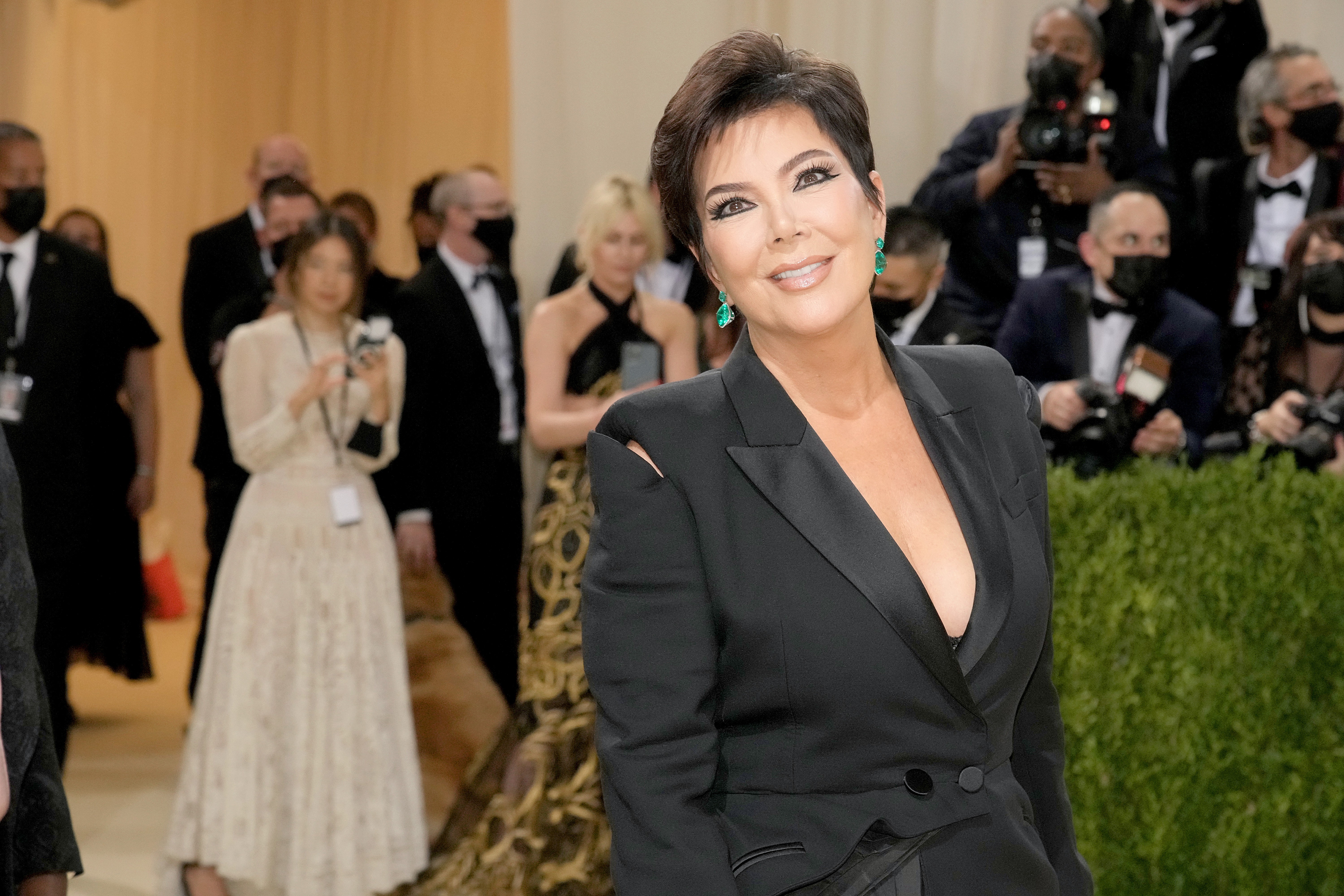 Kris Jenner durante sua passagem pelo red carpet do Met Gala 2021 (Foto: Getty Images)