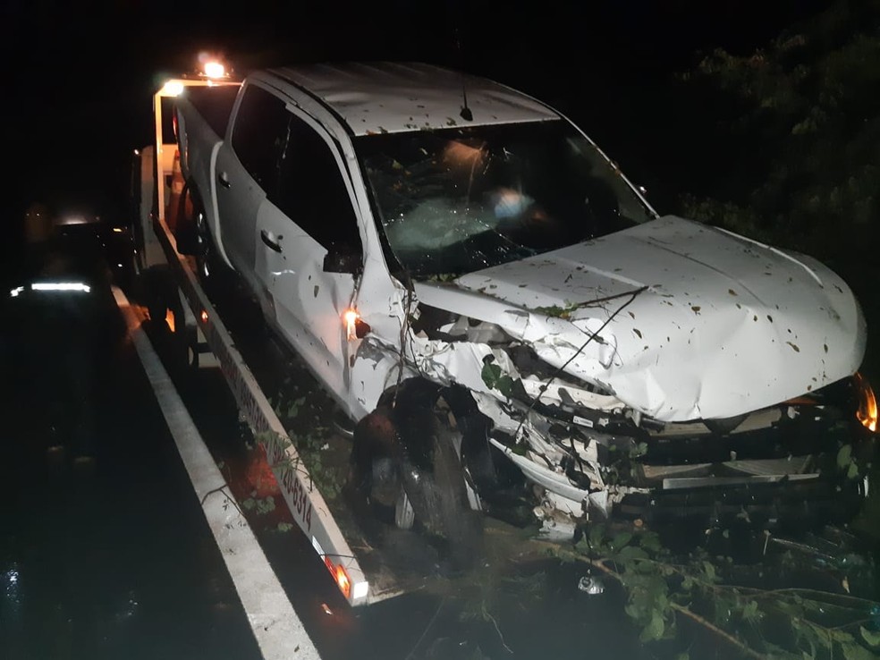 Caminhonete se envolveu no acidente em Campo Maior.  — Foto: Divulgação/PRF