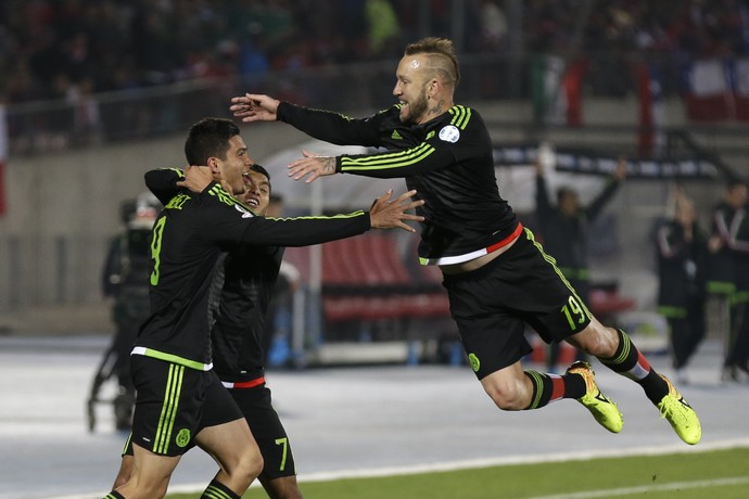 Chile x México Copa América Jimenez Corona e Vuoso (Foto: AP)