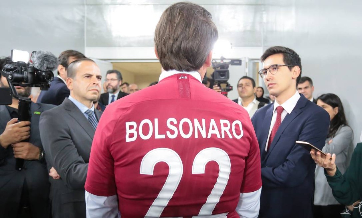 Jair Bolsonaro visitou o estádio de futebol Al Janoub, no Qatar — Foto: Divulgação