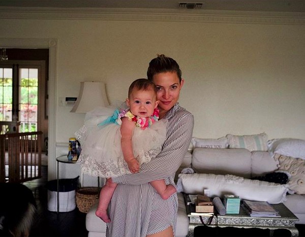 A atriz Kate Hudson com a filha caçula (Foto: Instagram)