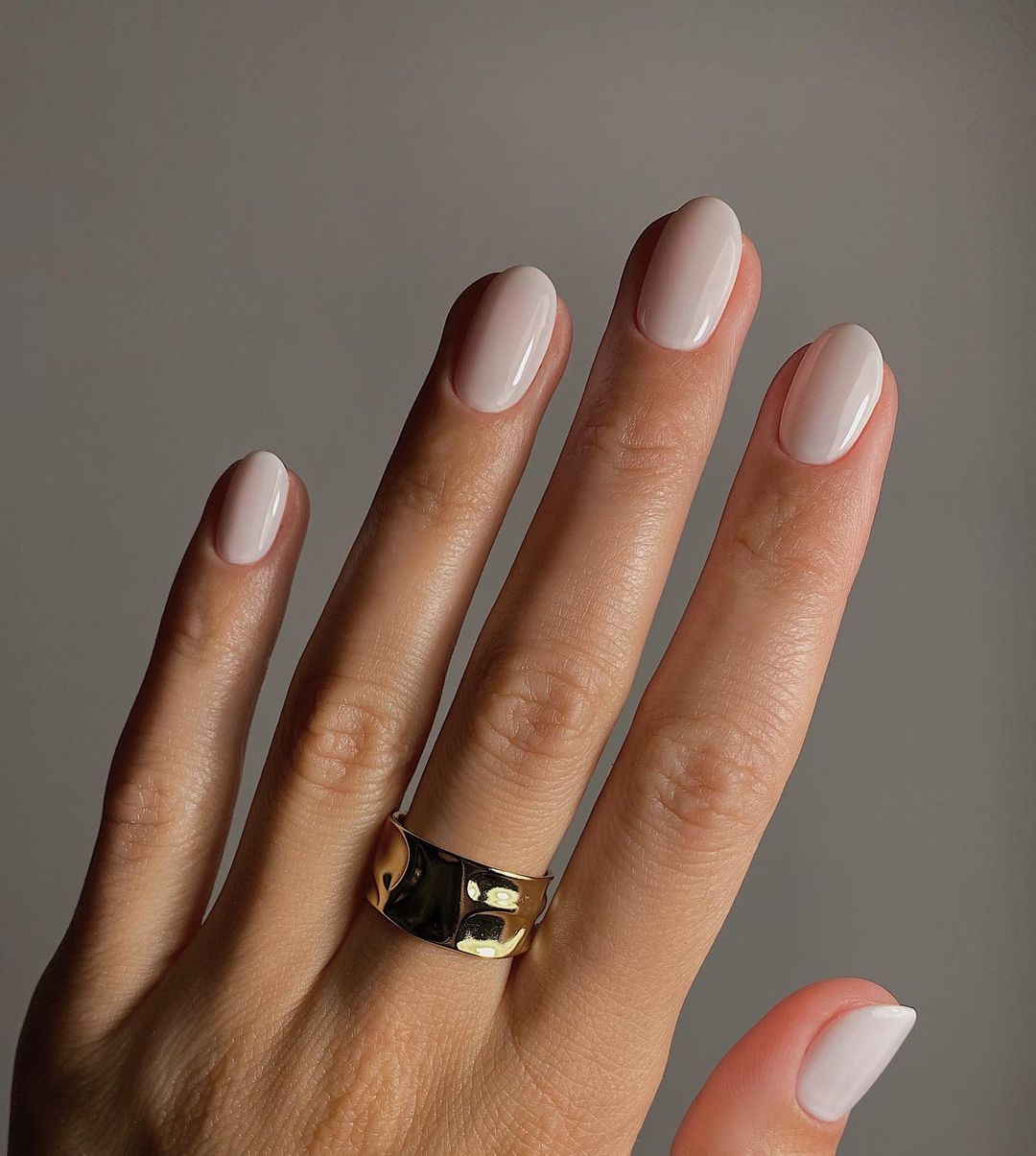 Inspiração de nail art "clean girl" — Foto: Instagram