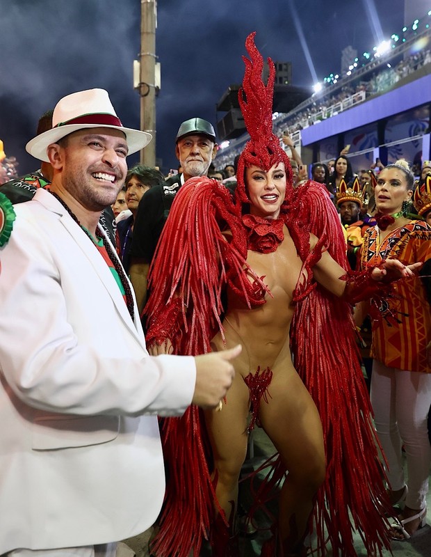 Carnaval 2022: 15 fotos de Paolla Oliveira e Diogo Nogueira na Sapucaí -  Quem | Rio de Janeiro