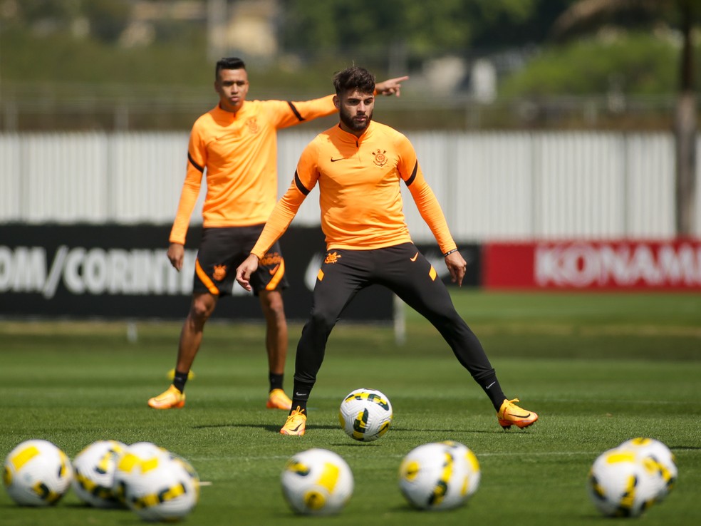 Cantillo e Yuri Alberto em treino do Corinthians — Foto: Rodrigo Coca / Ag.Corinthians