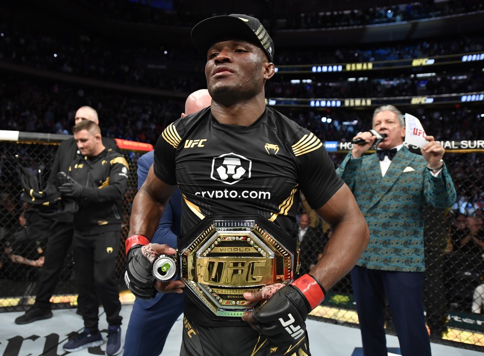 Kamaru Usman venceu Colby Covington por decisão unânime e manteve o cinturão dos meio-médios no UFC 268 — Foto: Getty Images