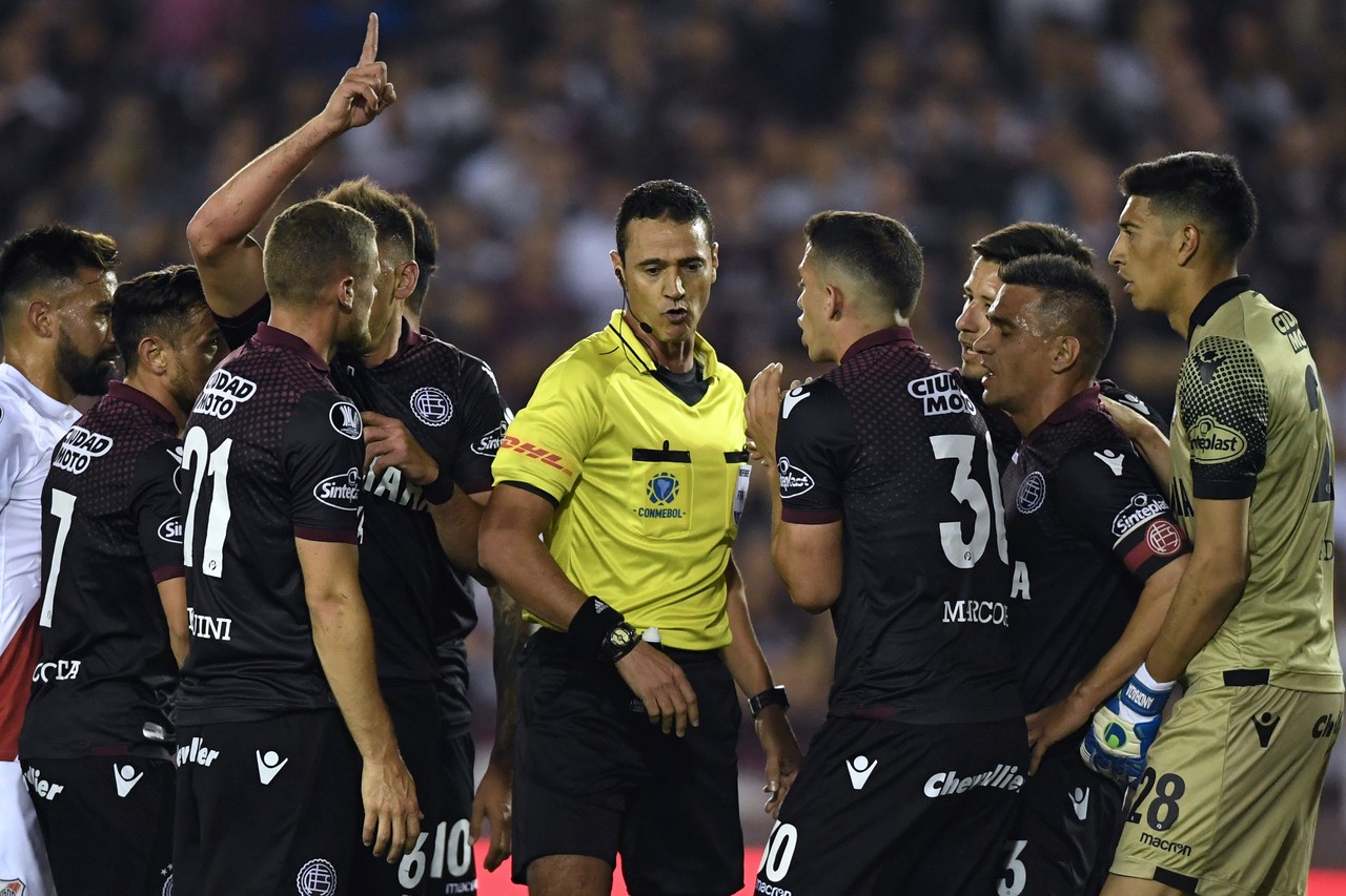 Palmeiras x Colo-Colo terá árbitro colombiano e trio argentino no VAR