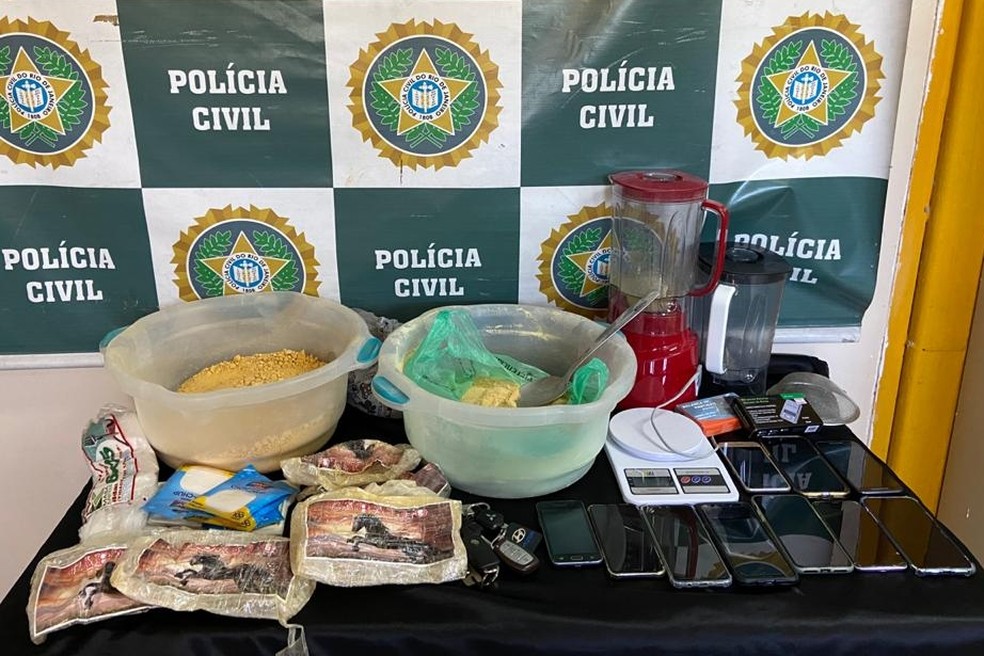 Drogas apreendidas pela Polícia Civil com suspeitos de tráfico, em Volta Redonda — Foto: Divulgação/Polícia Civil