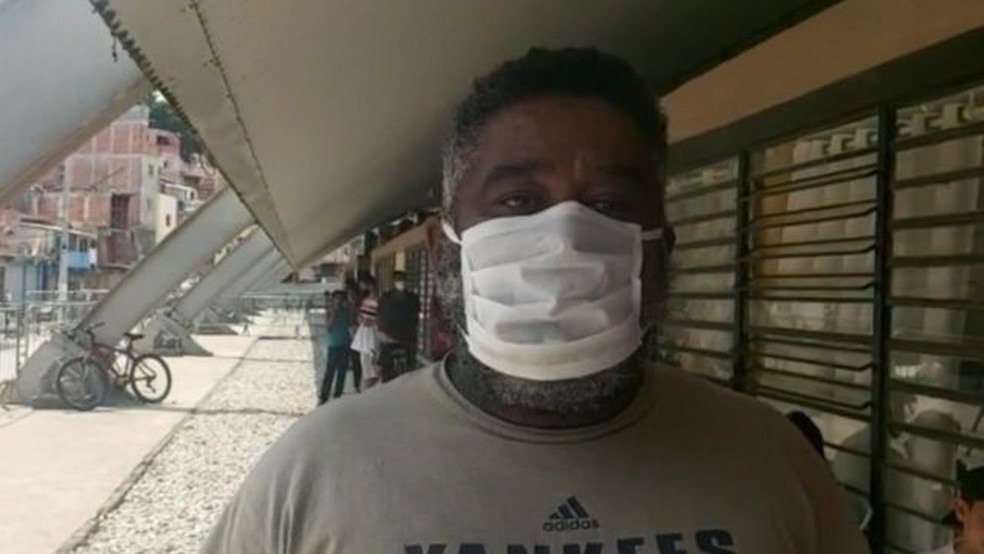 Desempregado, Enéias de Camargo Nogueira depende das marmitas entregues em Paraisópolis para se alimentar — Foto: ASSOCIAÇÃO DOS MORADORES DE PARAISÓPOLIS