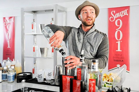 Justin Timberlake lançou em 2009 a bebida Sauza 901, com a marca Casa Sauza. A tequila três vezes destilada é conhecida por ter ganho a medalha de ouro na World Spirits Competition de 2012.