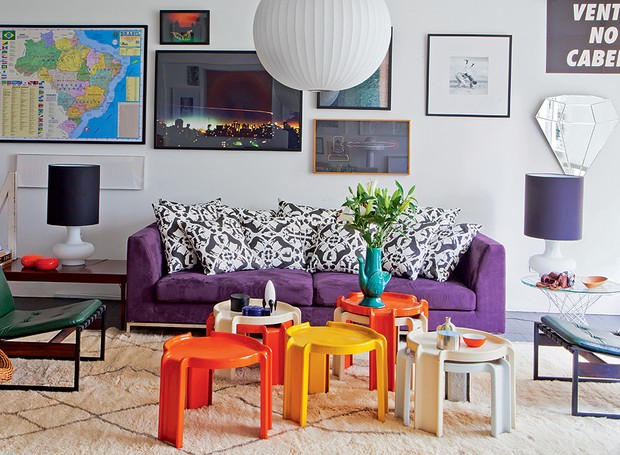“Gosto do inusitado: do sofá roxo com mesa laranja”, diz o arquiteto Mauricio Arruda (Foto: Lufe Gomes/Casa e Jardim)
