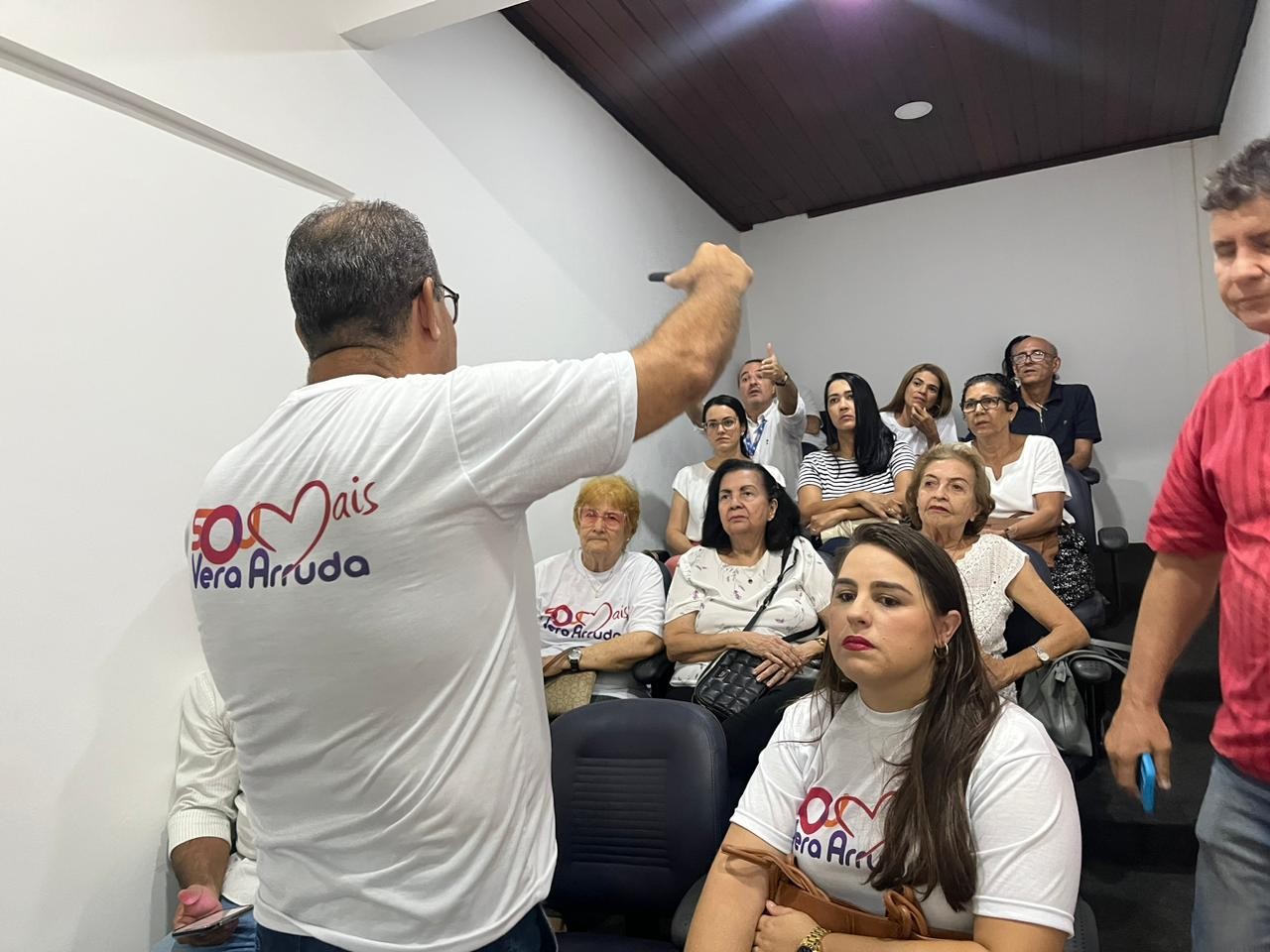 Moradores da região do Vera Arruda, em Maceió, vão à Câmara para cobrar audiência pública