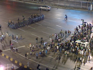 Protesto na Terceira Ponte. (Foto: Reprodução/TV Gazeta)