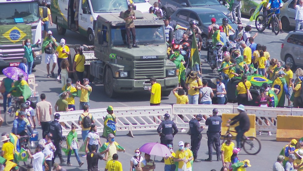 Manifestação  na Esplanada dos Ministérios, em Brasília — Foto: TV Globo/ Reprodução