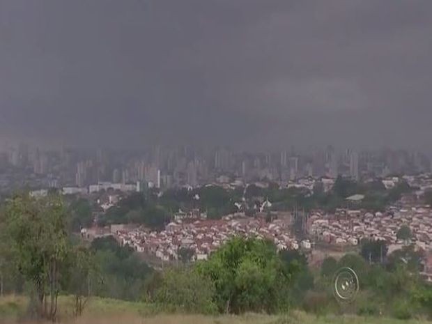 Chuva causou estragos em Bauru e cidades da região Centro-Oeste Paulista (Foto: Reprodução/TV TEM)