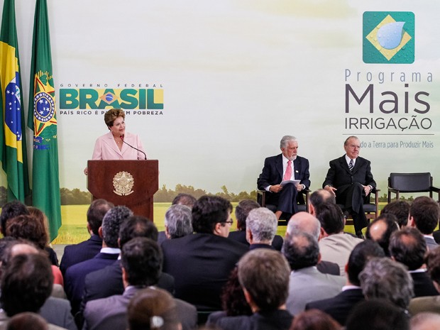A presidente Dilma Rousseff discursa durante o lançamento do programa Mais Irrigação, no Palácio do Planalto (Foto: Roberto Stuckert / PR)