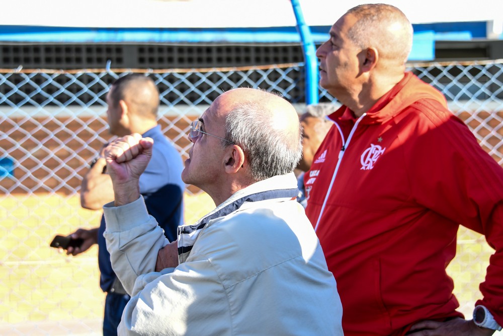 Bandeira de Mello é absolvido pelo STJD por gesto a torcedor do Fla