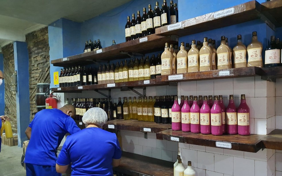 Casa de licor em Cachoeira, no rec&ocirc;ncavo baiano, cidade tradicionalmente conhecida pela produ&ccedil;&atilde;o e venda desse tipo de bebida &mdash; Foto: Rosival Pinto/Arquivo Pessoal