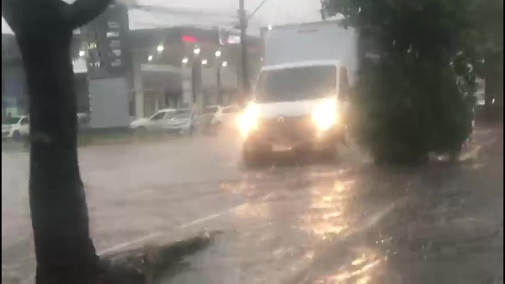 Avenida Abdias de Carvalho, na Zona Oeste — Foto: Reprodução/TV Globo