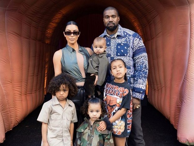 Kanye West, Kim Kardashian e os filhos, North, Saint, Chicago e Psalm (Foto: Reprodução / Instagram)