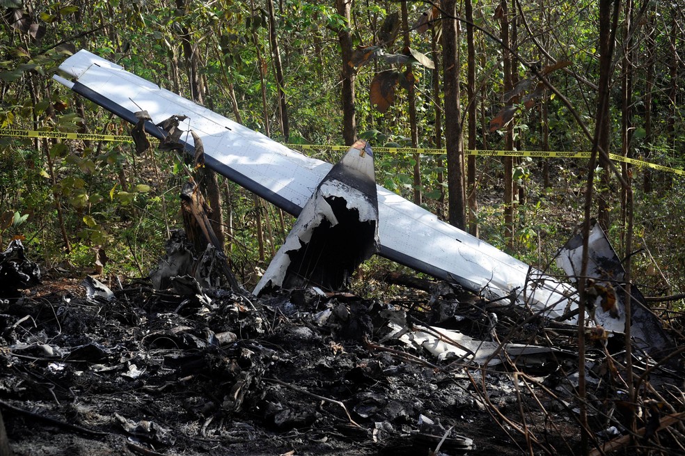 Avião caiu na Punta Islita, na província de Guanacaste, na Costa Rica, no domingo (31)  (Foto: Courtesy La Nacion/via Reuters)