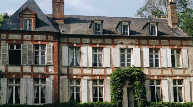 Casal transforma casarão do século 18 em uma charmosa pousada na França (Foto: Reprodução Instagram)