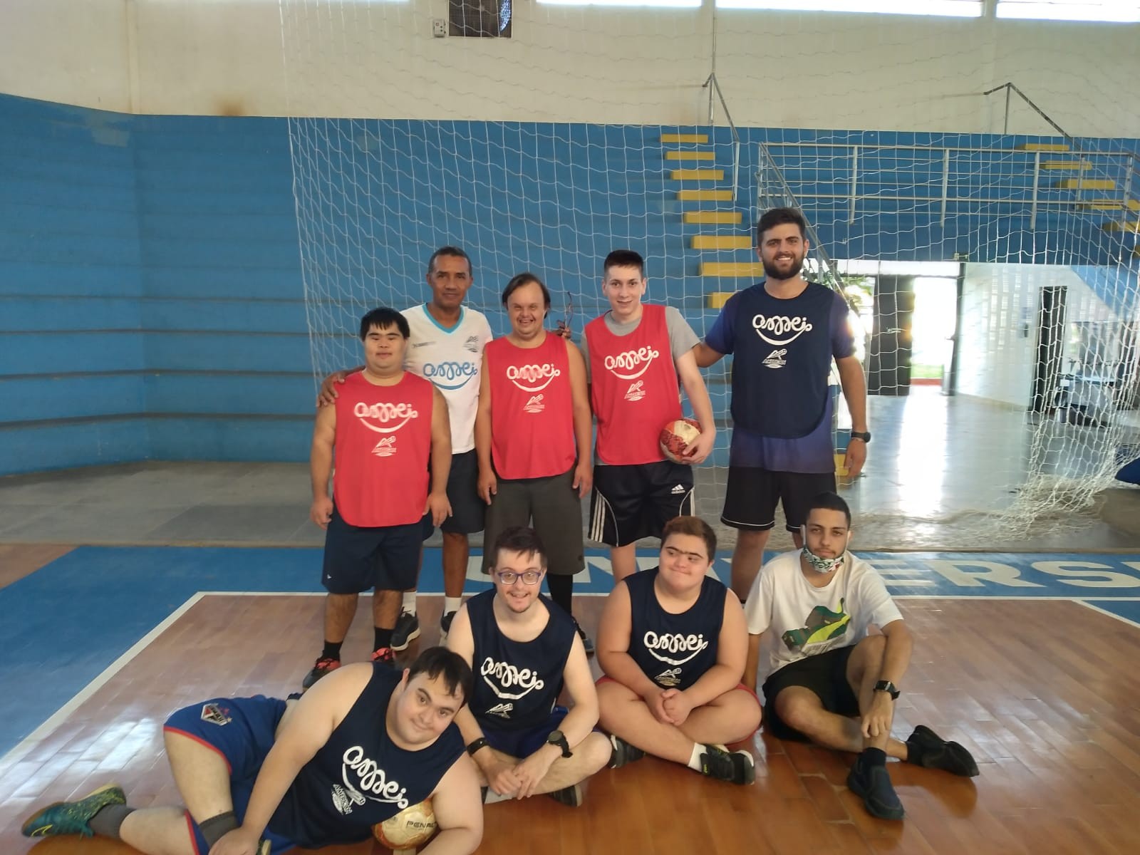 Time de futsal é formado apenas com jogadores com síndrome de Down: 'Solidários e amorosos', diz dirigente esportivo