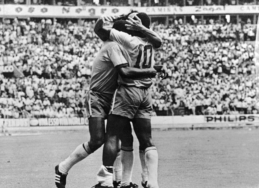 Pelé eternizou a camisa 10 — Foto: Agência Estado