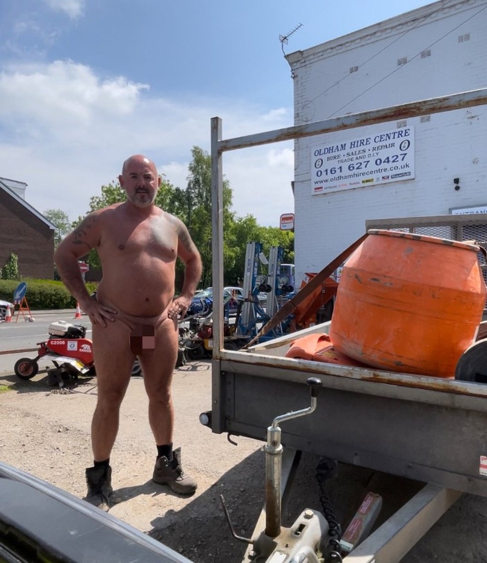 Stuart Gilmour em loja perto de onde mora — Foto: Reprodução/Twitter