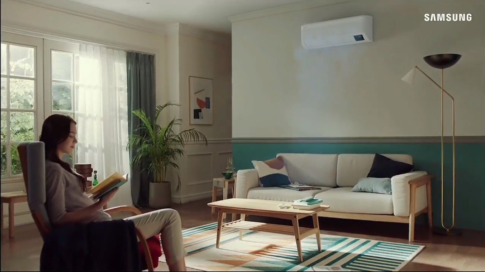 Modelos de ar-condicionado inteligente permitem conexão com outos dispositivos smart — Foto: Reprodução/Samsung