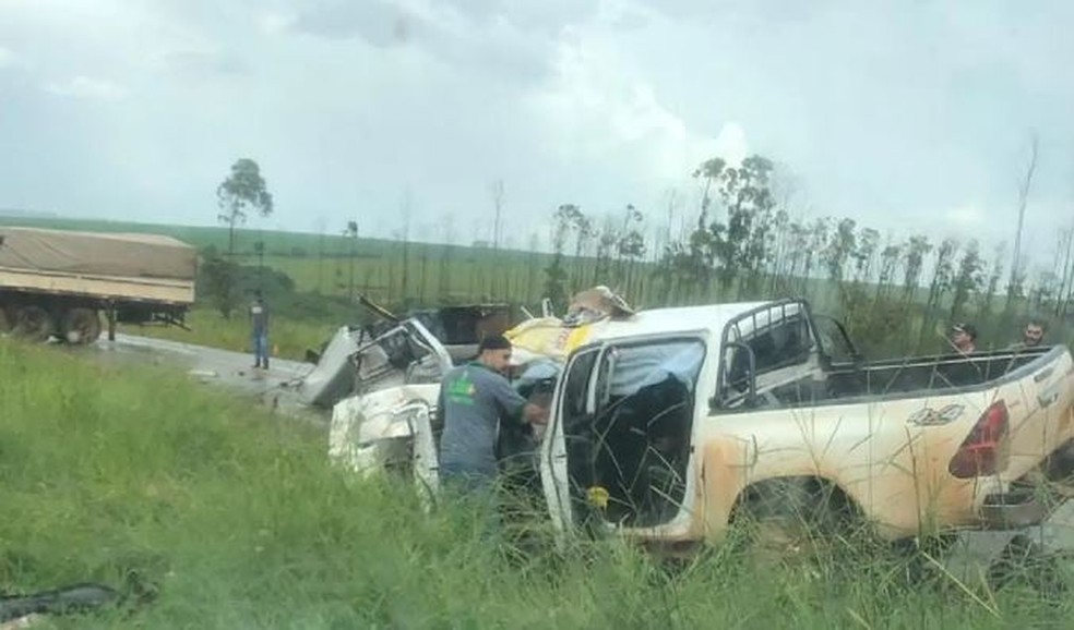 Caminhonete envolvida em grave acidente na MS-384.  — Foto: Reprodução