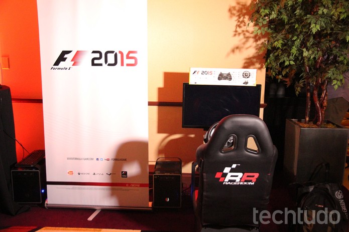Testamos o F1 2015, novo game ainda mais realista da F?rmula 1 (Foto: Anna Kellen Bull/TechTudo)