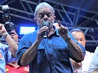 Em comício no AM, Lula diz que Aécio é 'capaz de pisar em pobres'