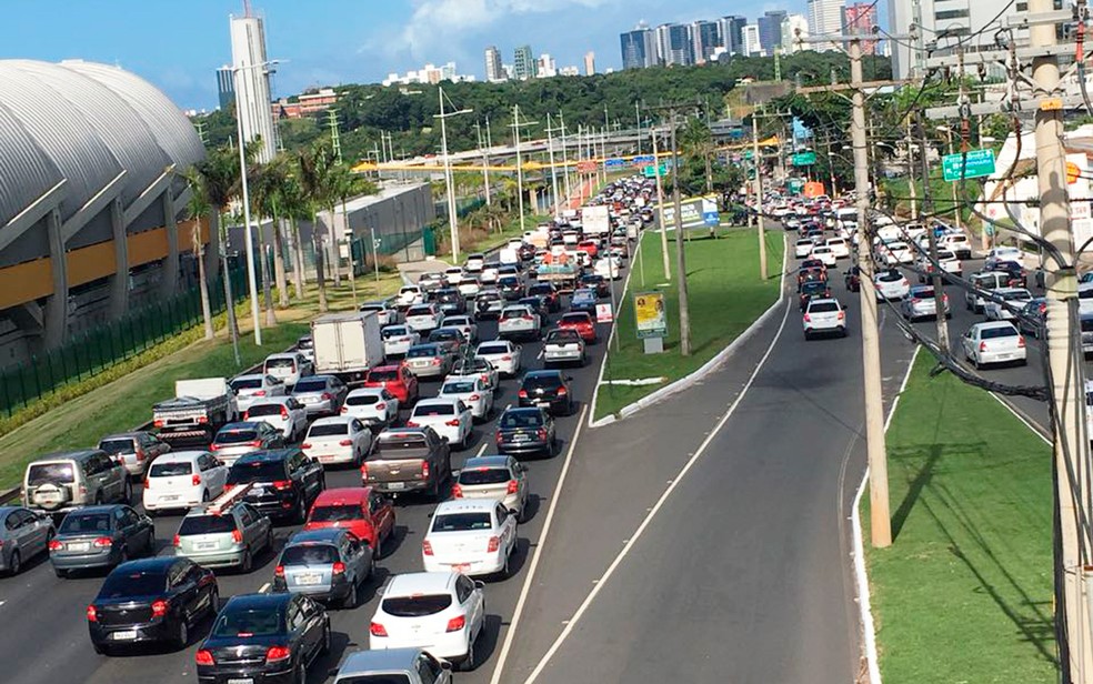 Trecho da Avenida Paralela, em Salvador, vai passar por intervenÃ§Ã£o (Foto: Luciene Oliveira/Arquivo pessoal)