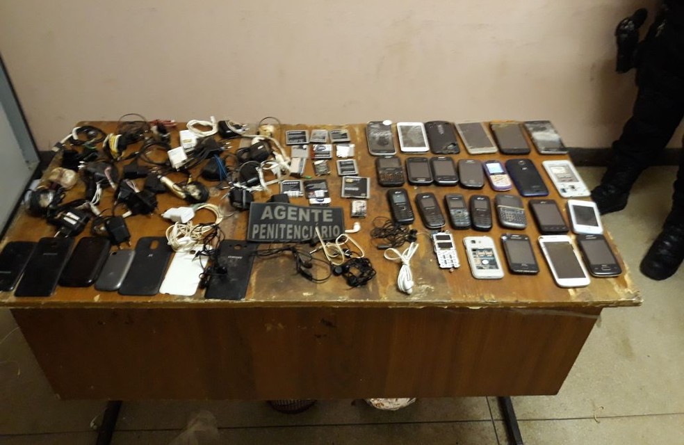 Vistoria localizou dezenas de celulares em celas de presídio no Cariri (Foto: Arquivo pessoal)
