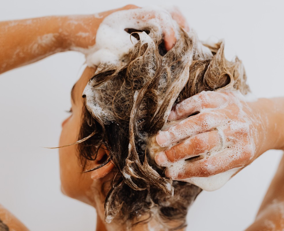 Shampoos ajudam a manter o cabelo saudável (Foto: Divulgação/Amazon (Karolina Grabowska))