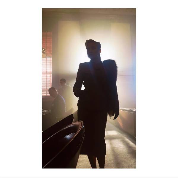 A atriz Kate Hudson no set de 'Marshall' (Foto: Instagram)