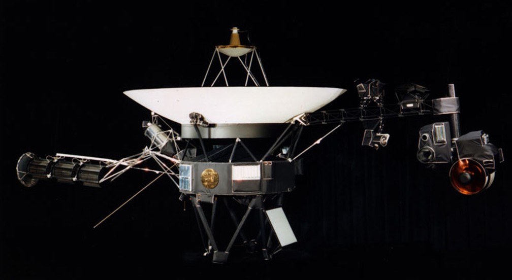 Modelo de engenharia da Voyager 1 em exposição — Foto:  JPL-NASA
