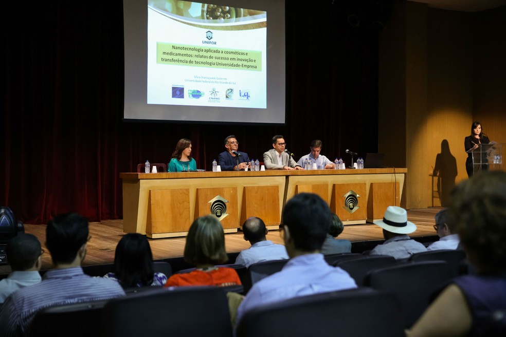 Palestrantes apresentaram as possibilidades de investimentos no mercado e uso de tecnologias.  (Foto: Ares Soares/Unifor)