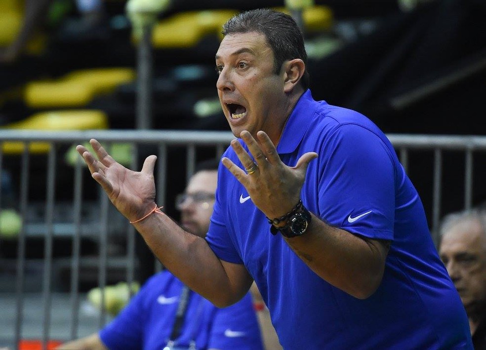 Técnico da seleção basquete Brasil, Carlos Lima (Foto: Divulgação/FIBA)