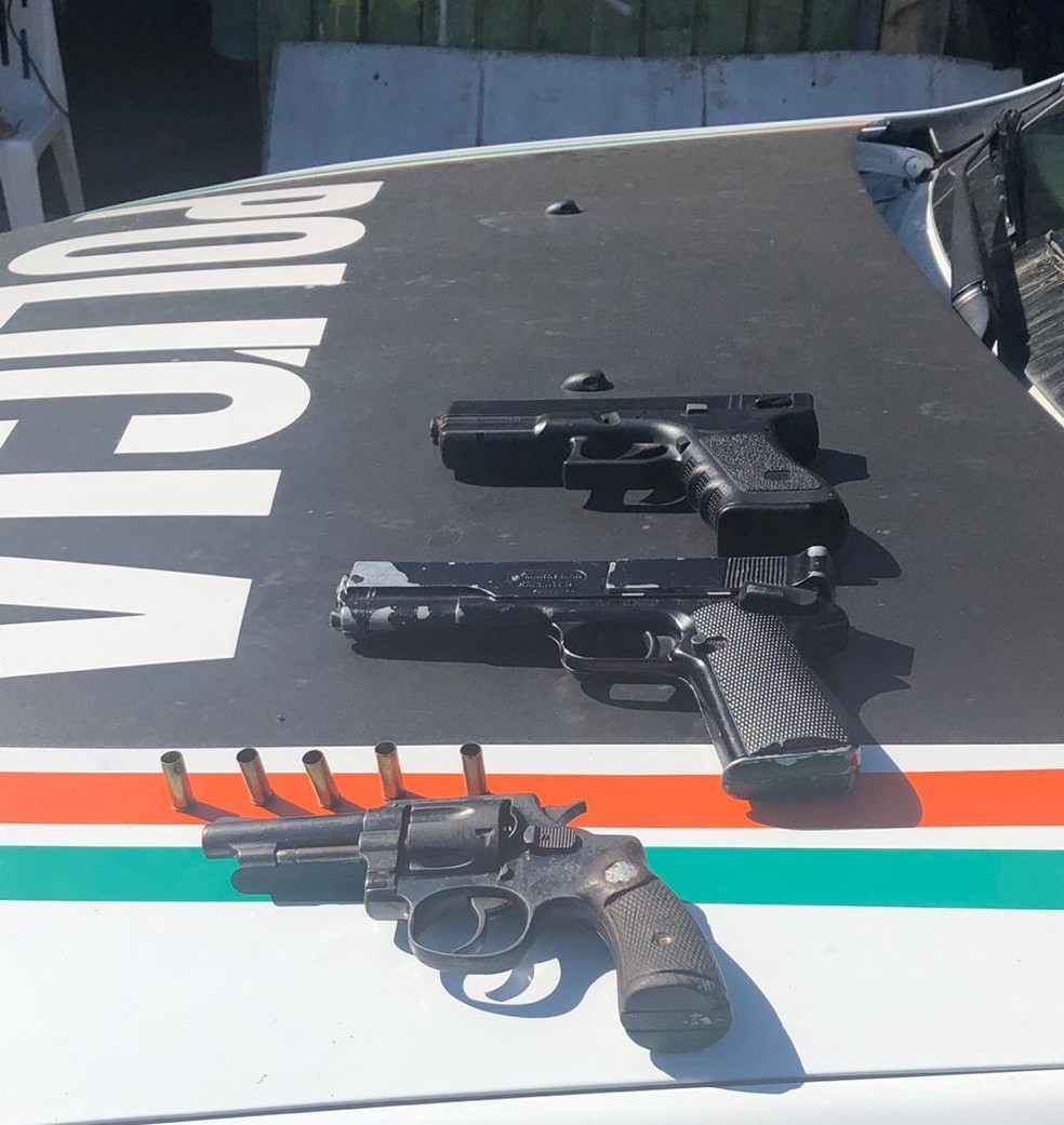 Uma arma de fogo, dois simulacros e munições foram apreendidos durante a ação. — Foto: Divulgação/ SSPDS