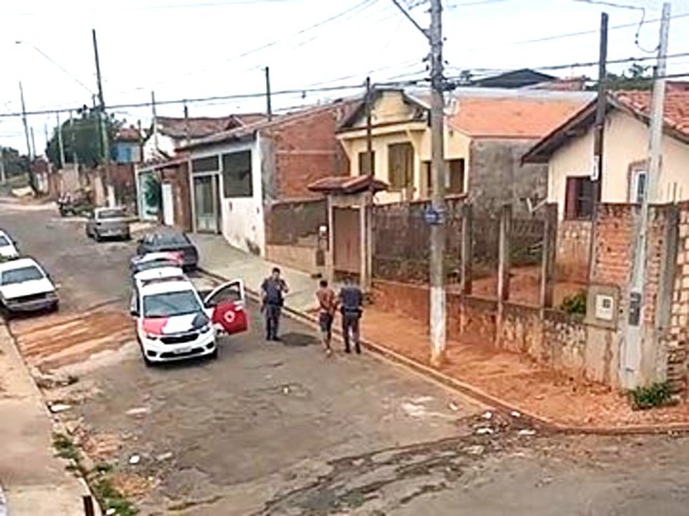 Policiais conseguiram prender o suspeitos em bairro próximo ao local do crime — Foto: Arquivo pessoal