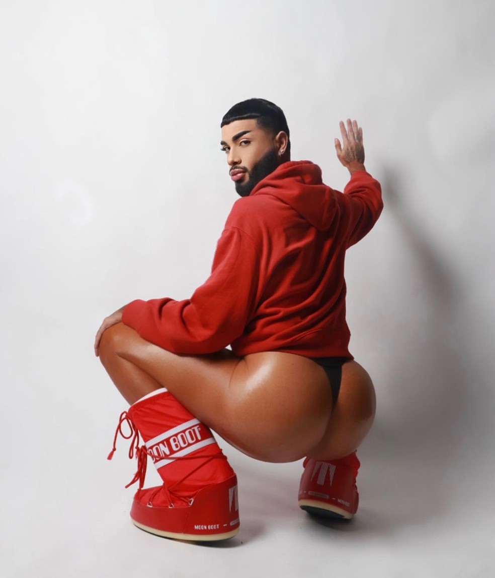 F&atilde; de Nicki Minaj gasta US $ 50 mil para ter o bumbum parecido com o dela &mdash; Foto: Reprodu&ccedil;&atilde;o / Instagram