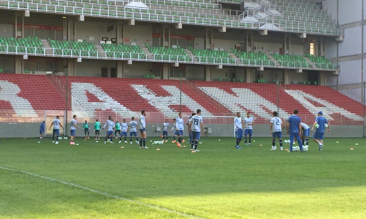 Palmeiras treina em Belo Horizonte com retorno de titulares