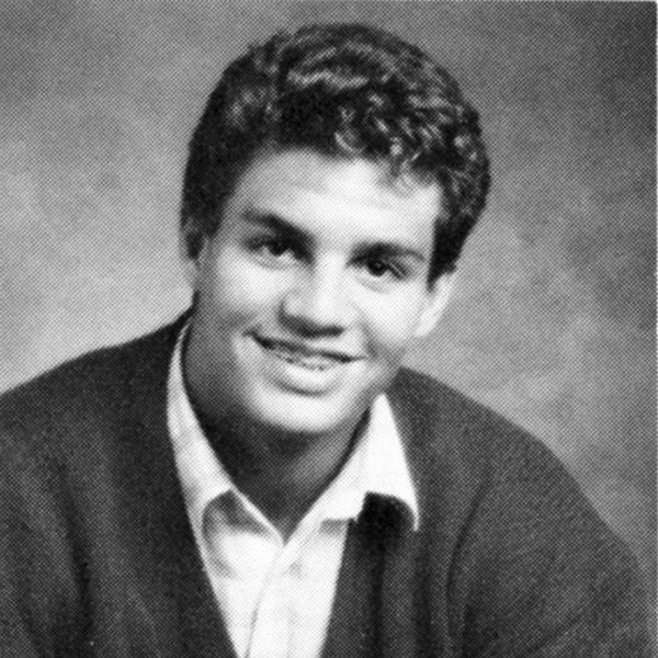 Mark Ruffalo também precisou de uma ajudinha para ter um sorriso digno de galã (Foto: Reprodução/Yearbook)