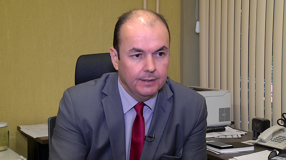 Alexandre Santos, controlador geral do RN, afirma que aumento de contratos com empresa investigadas deve ser investigado pelo órgão (Foto: Reprodução/Inter TV Cabugi)