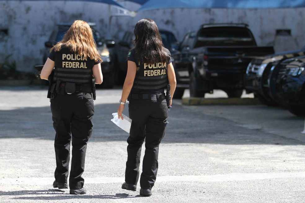 Polícia Federal em Pernambuco (Foto: Marlon Costa/Pernambuco Press)