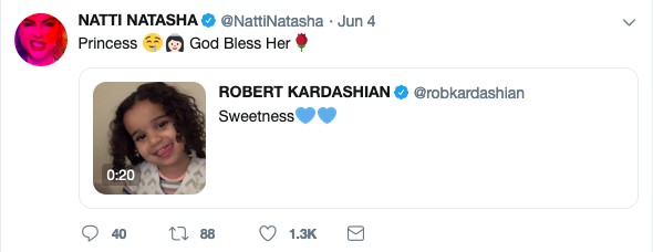A mensagem compartilhada por Natti Natasha no Twitter com uma foto da filha de Rob Kardashian (Foto: Twitter)