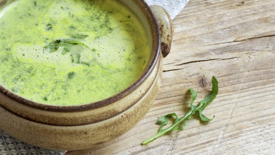 Sopa de folhas verdes
